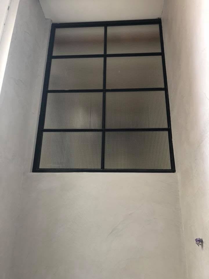 39911095_2063823960594542_6237436005884887040_n.jpg